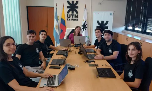 reunión del grupo GIC en una mesa de trabajo.